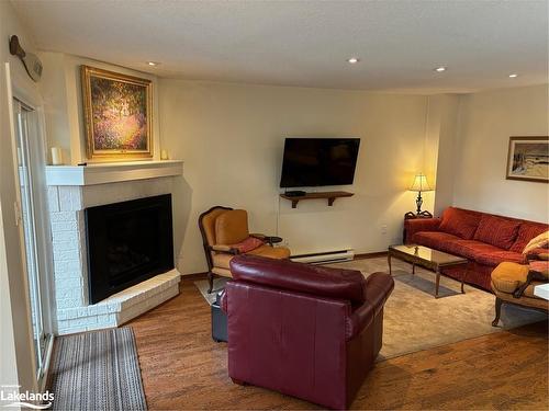 92-18 Ramblings Way, Collingwood, ON - Indoor Photo Showing Living Room