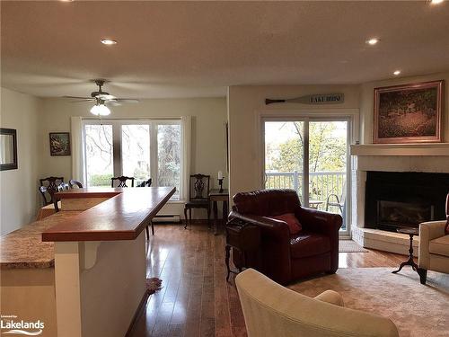 92-18 Ramblings Way, Collingwood, ON - Indoor Photo Showing Living Room With Fireplace