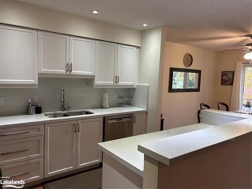 92-18 Ramblings Way, Collingwood, ON - Indoor Photo Showing Kitchen With Double Sink