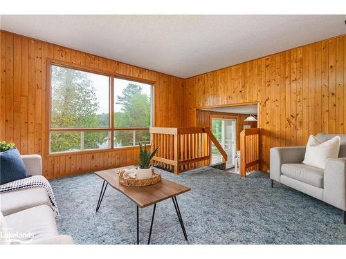 1488 South Waseosa Lake Road, Huntsville, ON - Indoor Photo Showing Living Room