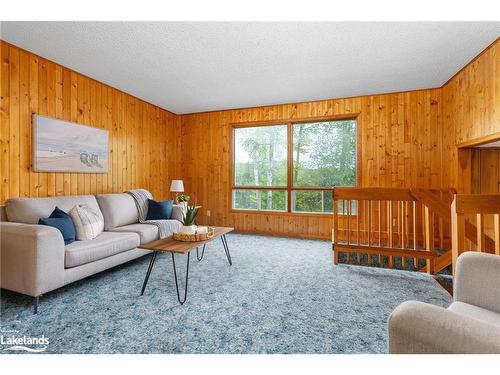 1488 South Waseosa Lake Road, Huntsville, ON - Indoor Photo Showing Living Room