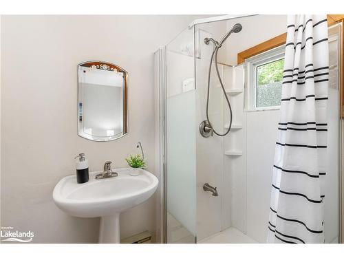 1488 South Waseosa Lake Road, Huntsville, ON - Indoor Photo Showing Bathroom