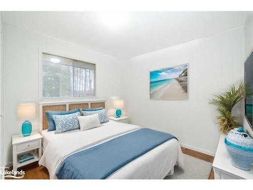 36 Northgate Road, Wasaga Beach, ON - Indoor Photo Showing Bedroom