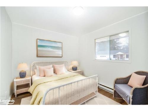 36 Northgate Road, Wasaga Beach, ON - Indoor Photo Showing Bedroom