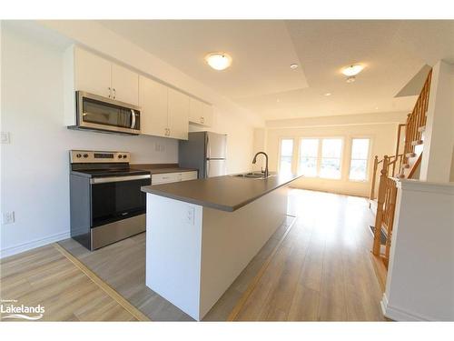 125 Sandhill Crane Drive, Wasaga Beach, ON - Indoor Photo Showing Kitchen With Stainless Steel Kitchen