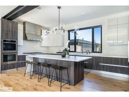 143 Wyandot Court, The Blue Mountains, ON - Indoor Photo Showing Kitchen With Upgraded Kitchen