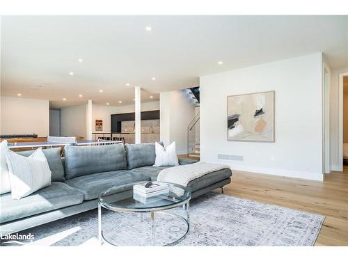 143 Wyandot Court, The Blue Mountains, ON - Indoor Photo Showing Living Room