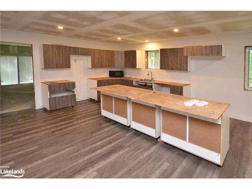 660 Relative Road, Burk'S Falls, ON - Indoor Photo Showing Kitchen