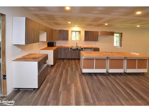 660 Relative Road, Burk'S Falls, ON - Indoor Photo Showing Kitchen