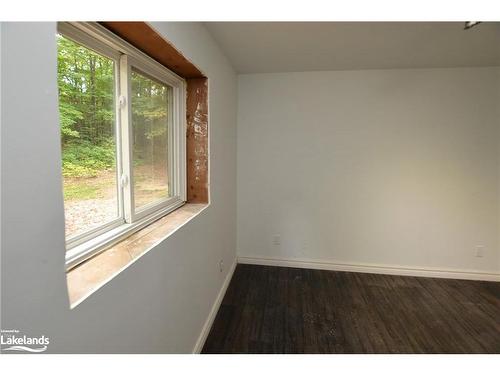 660 Relative Road, Burk'S Falls, ON - Indoor Photo Showing Other Room