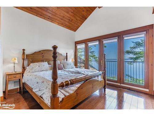 1335 Narrows Road N, Gravenhurst, ON - Indoor Photo Showing Bedroom