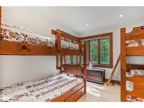 1335 Narrows Road N, Gravenhurst, ON - Indoor Photo Showing Bedroom