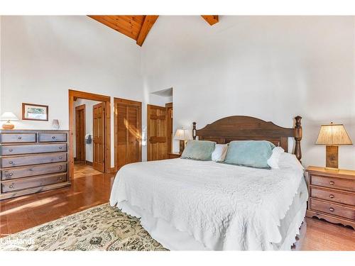 1335 Narrows Road N, Gravenhurst, ON - Indoor Photo Showing Bedroom