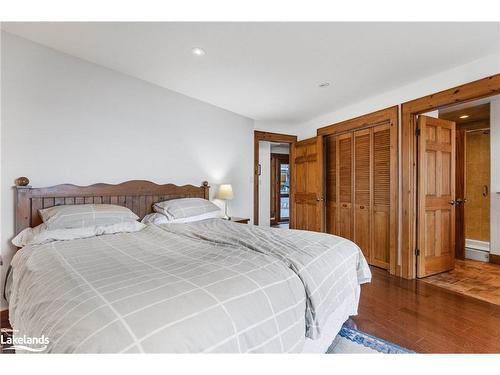 1335 Narrows Road N, Gravenhurst, ON - Indoor Photo Showing Bedroom