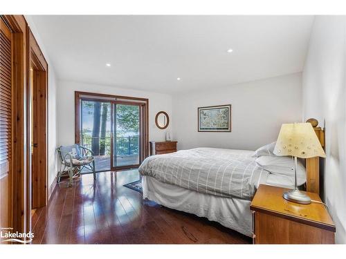 1335 Narrows Road N, Gravenhurst, ON - Indoor Photo Showing Bedroom