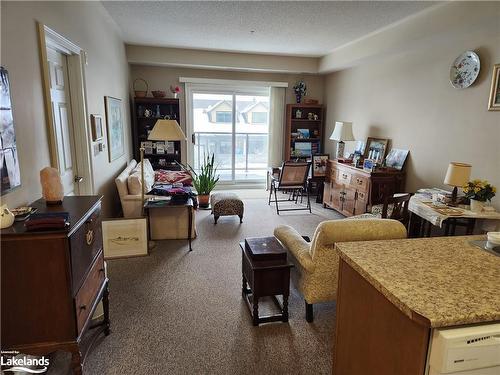 206-91 Raglan Street, Collingwood, ON - Indoor Photo Showing Living Room