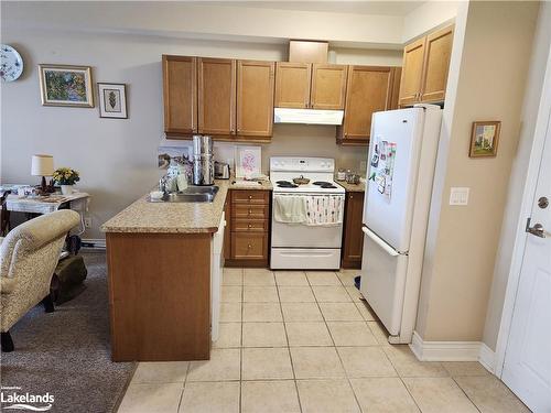 206-91 Raglan Street, Collingwood, ON - Indoor Photo Showing Kitchen