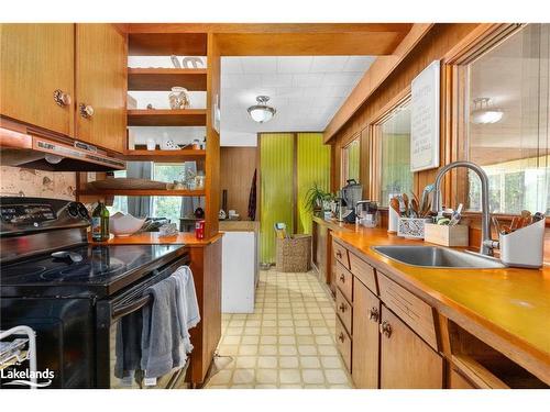 165 James Camp Road, Burk'S Falls, ON - Indoor Photo Showing Kitchen