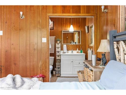 165 James Camp Road, Burk'S Falls, ON - Indoor Photo Showing Bedroom