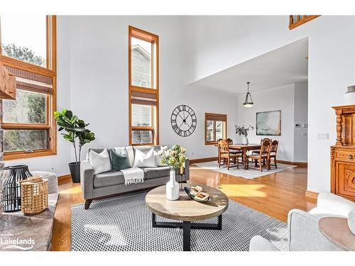 137 Pioneer Lane, The Blue Mountains, ON - Indoor Photo Showing Living Room