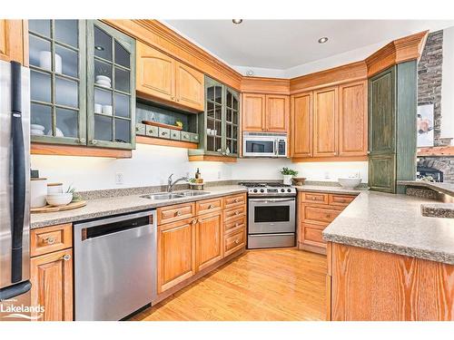 137 Pioneer Lane, The Blue Mountains, ON - Indoor Photo Showing Kitchen With Double Sink