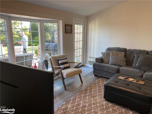 5-139 Lakeshore Road E, The Blue Mountains, ON - Indoor Photo Showing Living Room