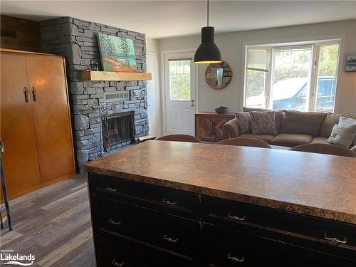 5-139 Lakeshore Road E, The Blue Mountains, ON - Indoor Photo Showing Living Room With Fireplace