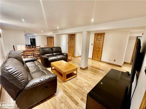 Lower-305 Eliza Street, Meaford, ON - Indoor Photo Showing Living Room