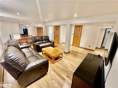 Lower-305 Eliza Street, Meaford, ON - Indoor Photo Showing Living Room