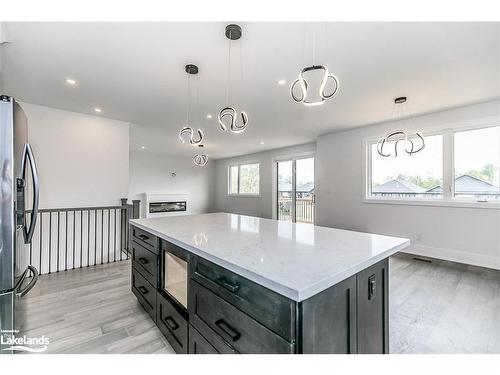 18 Lakeshore Road, Wasaga Beach, ON - Indoor Photo Showing Kitchen