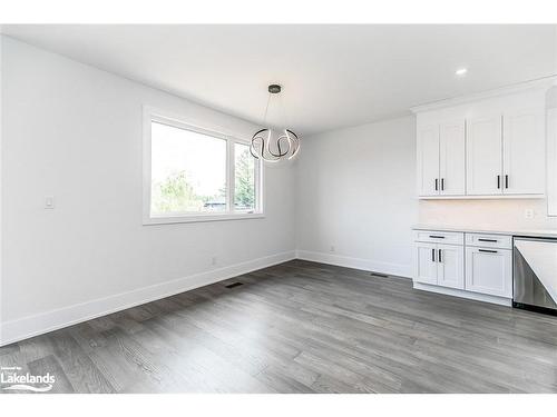 18 Lakeshore Road, Wasaga Beach, ON - Indoor Photo Showing Kitchen