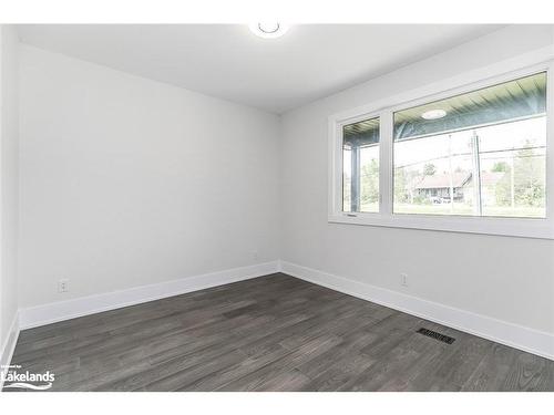 18 Lakeshore Road, Wasaga Beach, ON - Indoor Photo Showing Other Room