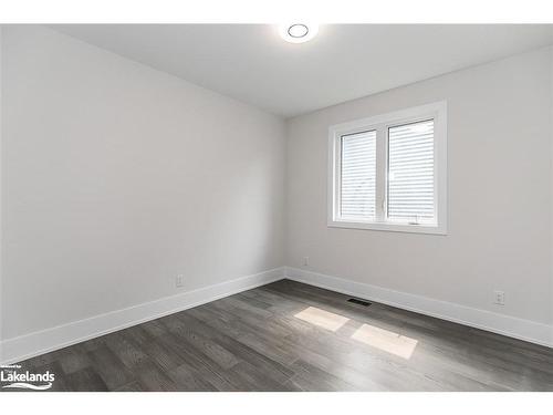 18 Lakeshore Road, Wasaga Beach, ON - Indoor Photo Showing Other Room