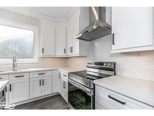 18 Lakeshore Road, Wasaga Beach, ON - Indoor Photo Showing Kitchen