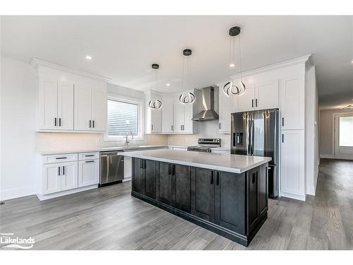 18 Lakeshore Road, Wasaga Beach, ON - Indoor Photo Showing Kitchen With Upgraded Kitchen