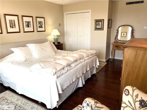 806-24 Ramblings Way, Collingwood, ON - Indoor Photo Showing Bedroom