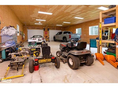 2890 Nottawasaga 10 Concession N, Collingwood, ON - Indoor Photo Showing Garage