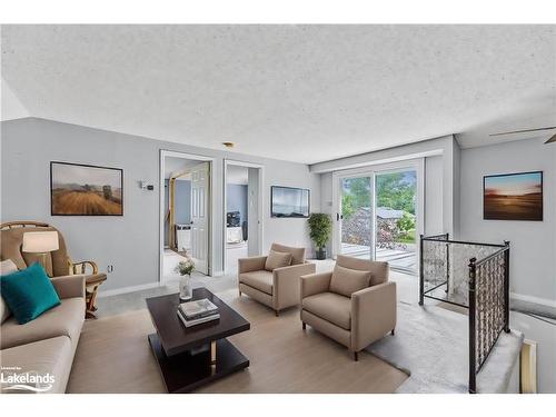 148 Melrose Avenue, Wasaga Beach, ON - Indoor Photo Showing Living Room