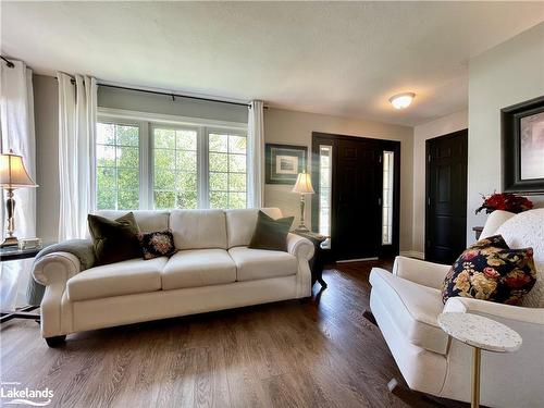 21 Cairns Crescent, Huntsville, ON - Indoor Photo Showing Living Room