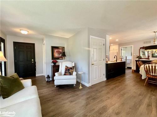 21 Cairns Crescent, Huntsville, ON - Indoor Photo Showing Living Room