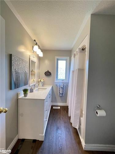 21 Cairns Crescent, Huntsville, ON - Indoor Photo Showing Bathroom