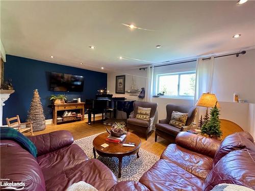 21 Cairns Crescent, Huntsville, ON - Indoor Photo Showing Living Room