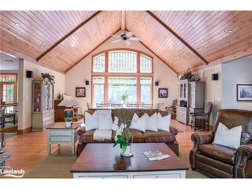 8-1113 Bradley Rd, Muskoka Lakes, ON - Indoor Photo Showing Living Room