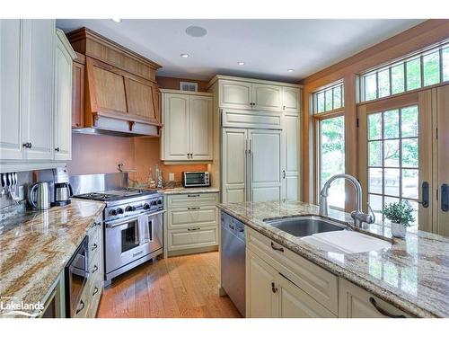 8-1113 Bradley Rd, Muskoka Lakes, ON - Indoor Photo Showing Kitchen With Upgraded Kitchen