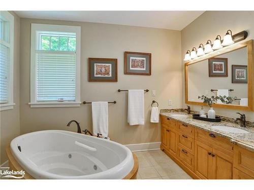 8-1113 Bradley Rd, Muskoka Lakes, ON - Indoor Photo Showing Bathroom