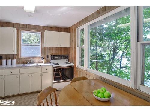 8-1113 Bradley Rd, Muskoka Lakes, ON - Indoor Photo Showing Kitchen