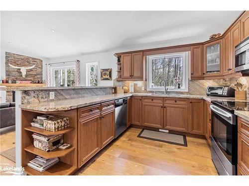 89 Trout Lane, Tiny, ON - Indoor Photo Showing Kitchen