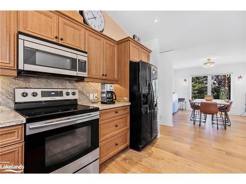 89 Trout Lane, Tiny, ON - Indoor Photo Showing Kitchen