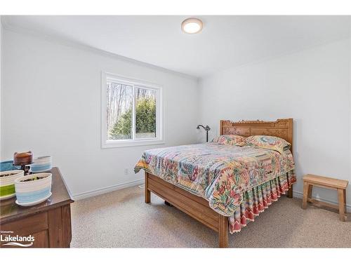 89 Trout Lane, Tiny, ON - Indoor Photo Showing Bedroom