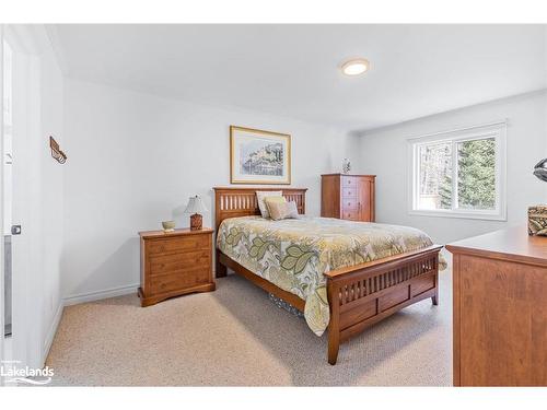 89 Trout Lane, Tiny, ON - Indoor Photo Showing Bedroom